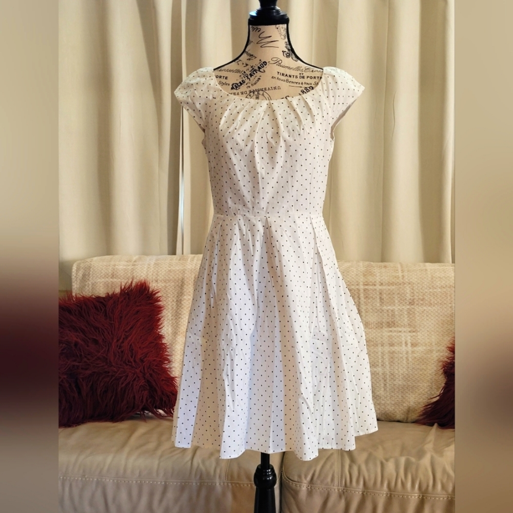 Le Chateau cute summer dress. Size small.